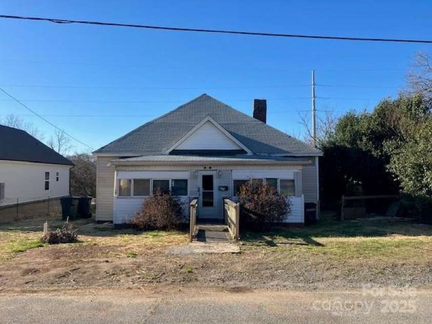 122 Wylie Street, Rock Hill, SC 29730.  MLS# CAR4294153, YatesRealty ID 33224. 