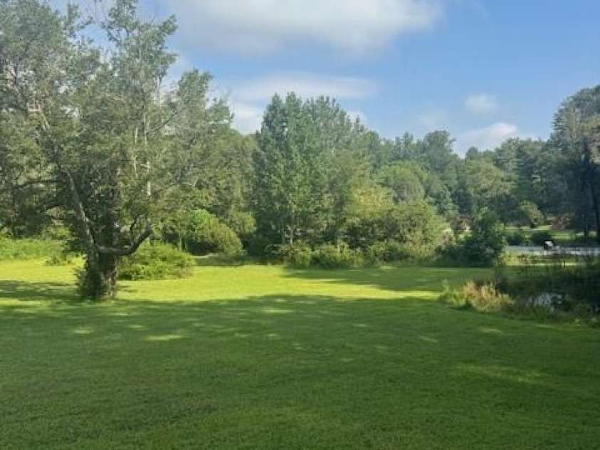 57 Twin Ponds Lane, Hendersonville, NC 28739.  MLS# CAR4286598, YatesRealty ID 33225. 