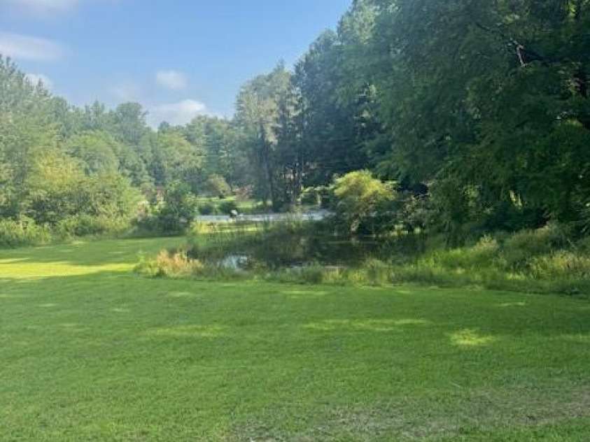 57 Twin Ponds Lane, Hendersonville, NC 28739.  MLS# CAR4286598, YatesRealty ID 33225. 