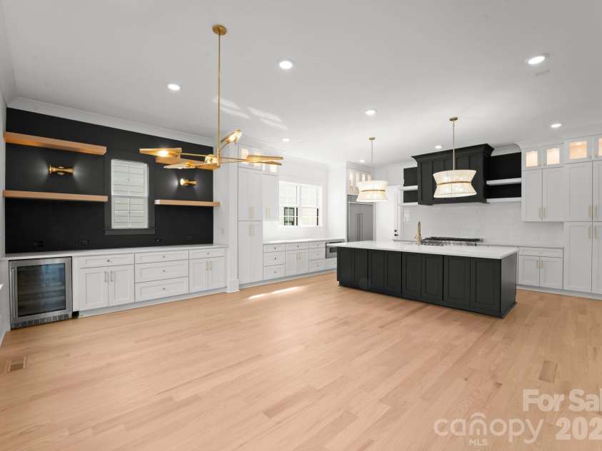 4345 Castleton Road, Charlotte, NC 28211.  MLS# CAR4340986, YatesRealty ID 33226. 