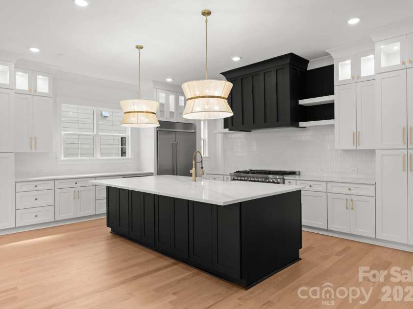 4345 Castleton Road, Charlotte, NC 28211.  MLS# CAR4340986, YatesRealty ID 33226. 