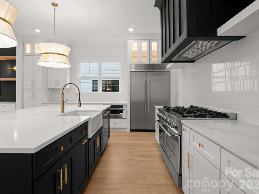 4345 Castleton Road, Charlotte, NC 28211.  MLS# CAR4340986, YatesRealty ID 33226. 