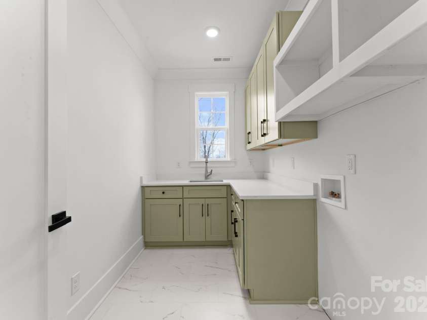 4345 Castleton Road, Charlotte, NC 28211.  MLS# CAR4340986, YatesRealty ID 33226. 
