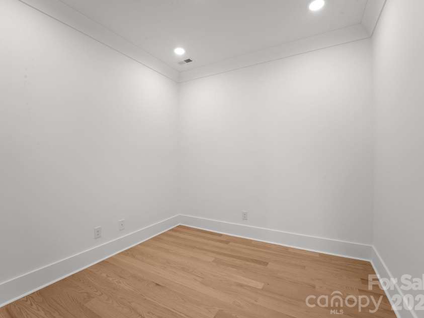 4345 Castleton Road, Charlotte, NC 28211.  MLS# CAR4340986, YatesRealty ID 33226. 