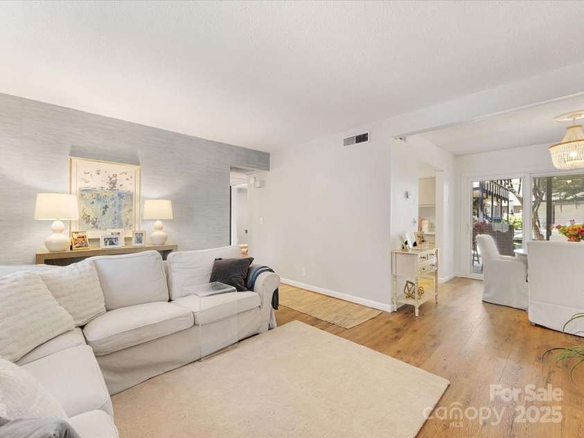 2616 Park Road, Charlotte, NC 28209.  MLS# CAR4288739, YatesRealty ID 33227. 