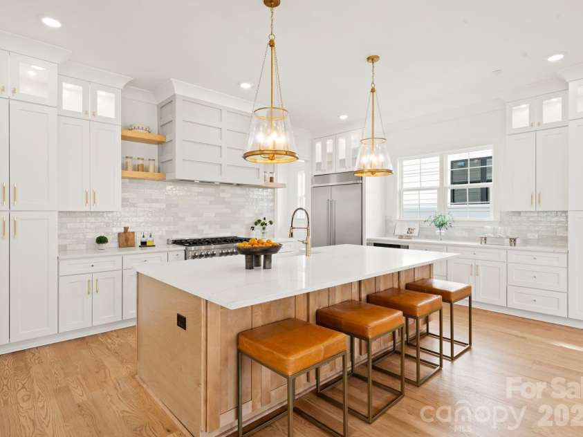 4349 Castleton Road, Charlotte, NC 28211.  MLS# CAR4340987, YatesRealty ID 33227. 