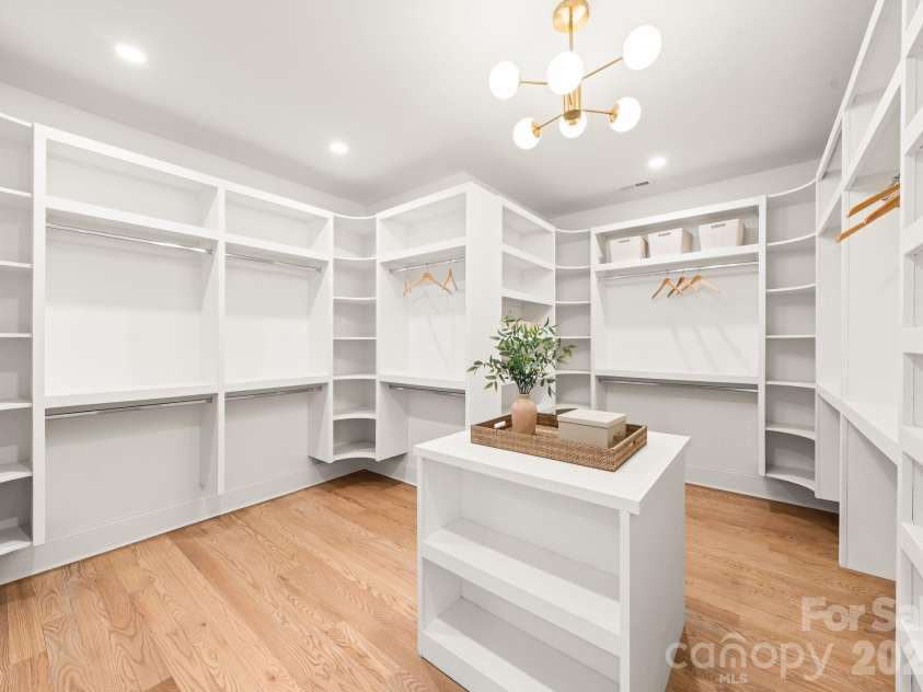 4349 Castleton Road, Charlotte, NC 28211.  MLS# CAR4340987, YatesRealty ID 33227. 