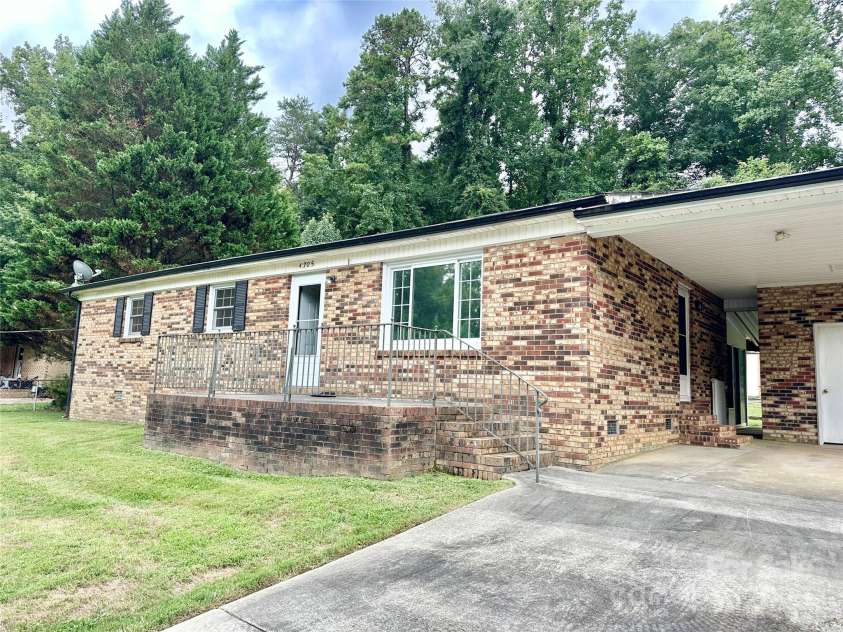 4705 Can Do Court, Gastonia, NC 28056.  MLS# CAR4287219, YatesRealty ID 33229. 