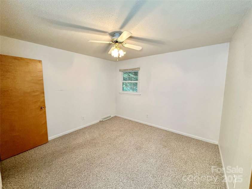 4705 Can Do Court, Gastonia, NC 28056.  MLS# CAR4287219, YatesRealty ID 33229. Bedroom 3- half bath connected