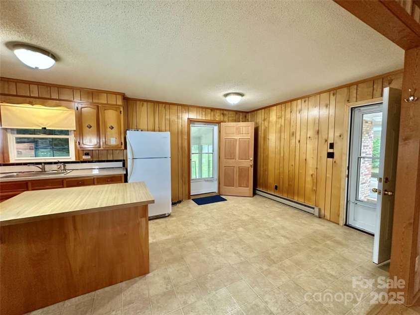 4705 Can Do Court, Gastonia, NC 28056.  MLS# CAR4287219, YatesRealty ID 33229. Eat in kitchen with island