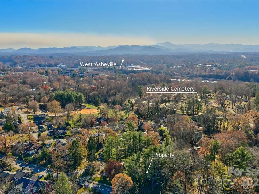112 Pearson Drive, Asheville, NC 28801.  MLS# CAR4322267, YatesRealty ID 3323. According to Thomas Wolfe, “You can’t go home again,” but here in Asheville you can start anew! 