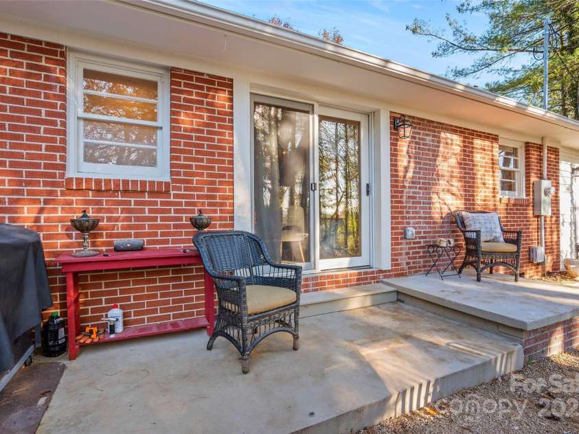 112 Pearson Drive, Asheville, NC 28801.  MLS# CAR4322267, YatesRealty ID 3323. Enjoy a lovely outdoor patio directly accessible from the open kitchen and dining room.