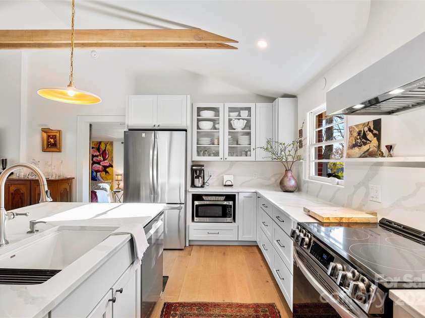 112 Pearson Drive, Asheville, NC 28801.  MLS# CAR4322267, YatesRealty ID 3323. Soft-close cabinets and an open, airy layout make this kitchen the heart of family life and meal-making magic.