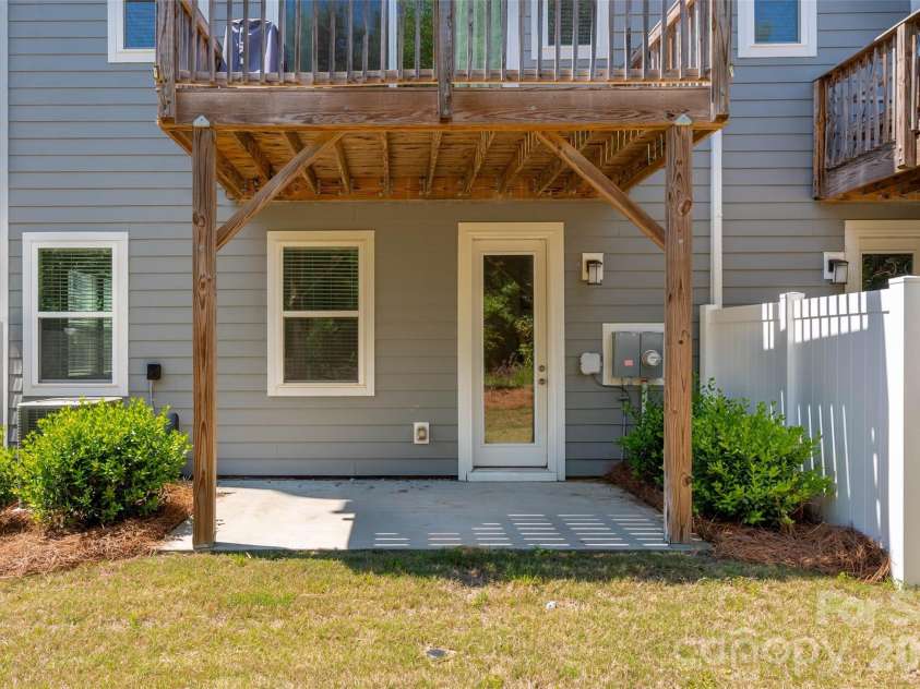 1630 Unison Drive, Charlotte, NC 28262.  MLS# CAR4383072, YatesRealty ID 33230. 