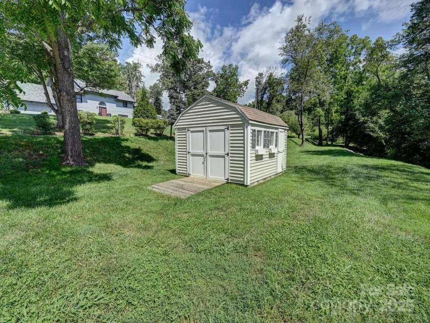 20 Brooks Cove Road, Candler, NC 28715.  MLS# CAR4255964, YatesRealty ID 33230. 