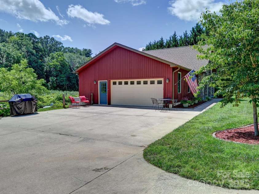20 Brooks Cove Road, Candler, NC 28715.  MLS# CAR4255964, YatesRealty ID 33230. 
