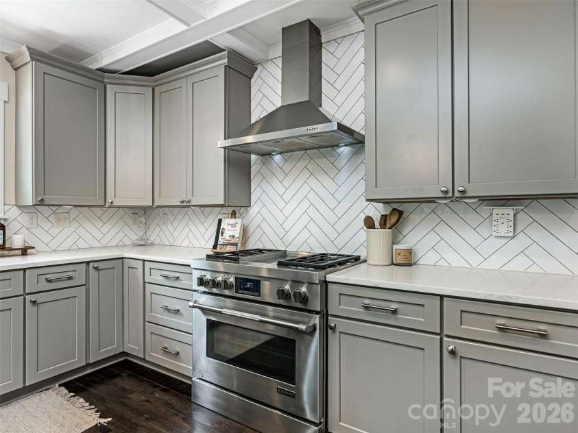 3319 Providence Road, Charlotte, NC 28211.  MLS# CAR4385730, YatesRealty ID 33231. Kitchen