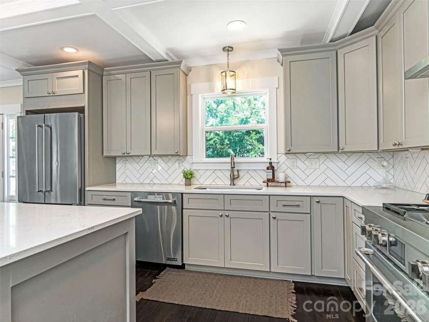 3319 Providence Road, Charlotte, NC 28211.  MLS# CAR4385730, YatesRealty ID 33231. Kitchen