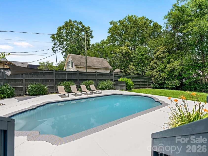 3319 Providence Road, Charlotte, NC 28211.  MLS# CAR4385730, YatesRealty ID 33231. Pool