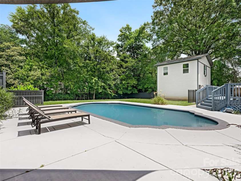 3319 Providence Road, Charlotte, NC 28211.  MLS# CAR4385730, YatesRealty ID 33231. Pool
