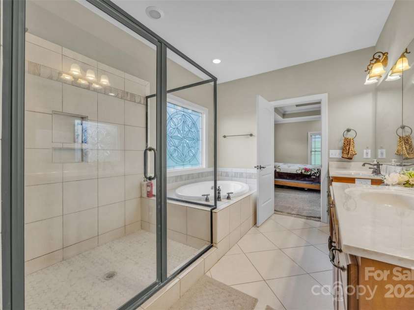 1163 Willow Creek Drive, Newton, NC 28658.  MLS# CAR4290632, YatesRealty ID 33232. Downstairs Primary Bath