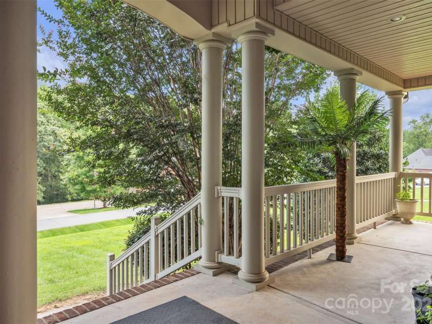 1163 Willow Creek Drive, Newton, NC 28658.  MLS# CAR4290632, YatesRealty ID 33232. Front Porch