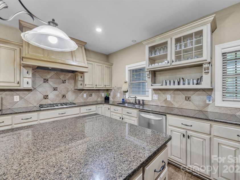 1163 Willow Creek Drive, Newton, NC 28658.  MLS# CAR4290632, YatesRealty ID 33232. Kitchen