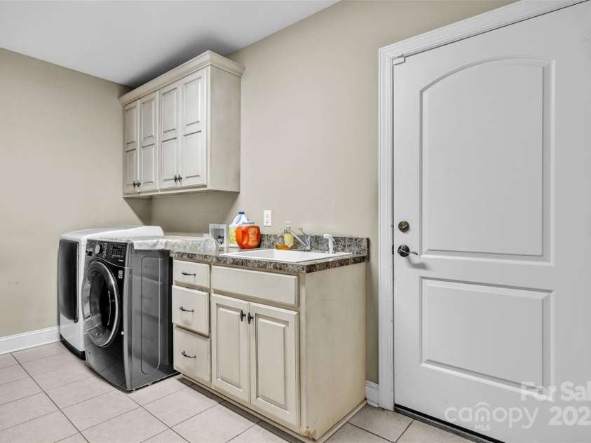 1163 Willow Creek Drive, Newton, NC 28658.  MLS# CAR4290632, YatesRealty ID 33232. Laundry/mudroom