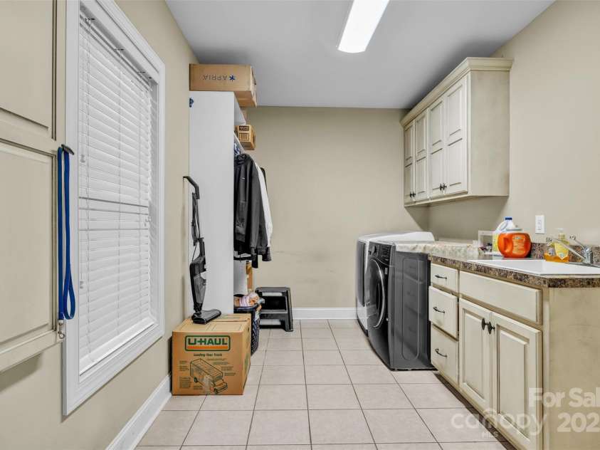 1163 Willow Creek Drive, Newton, NC 28658.  MLS# CAR4290632, YatesRealty ID 33232. Laundry/Mudroom