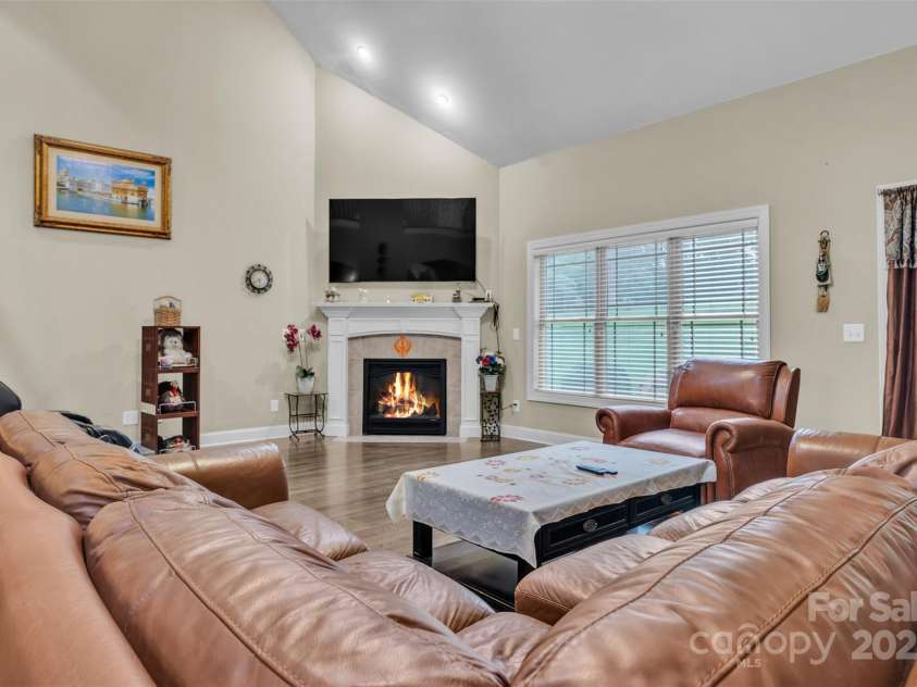 1163 Willow Creek Drive, Newton, NC 28658.  MLS# CAR4290632, YatesRealty ID 33232. LR