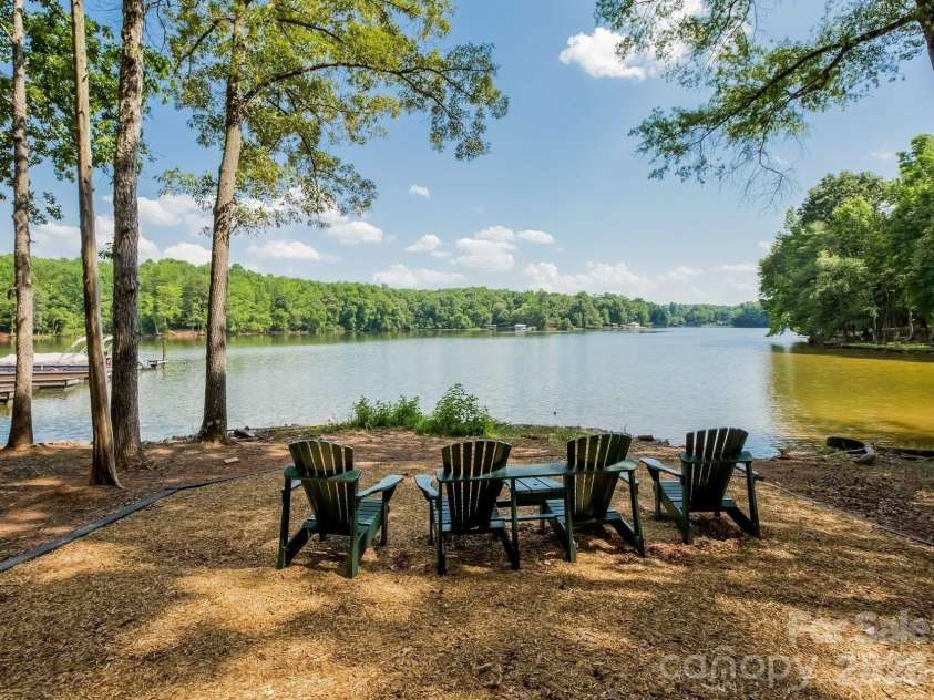 5401 Casper Drive, Charlotte, NC 28214.  MLS# CAR4380133, YatesRealty ID 33232. 