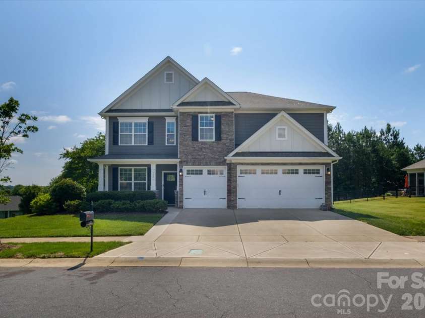 5401 Casper Drive, Charlotte, NC 28214.  MLS# CAR4380133, YatesRealty ID 33232. 