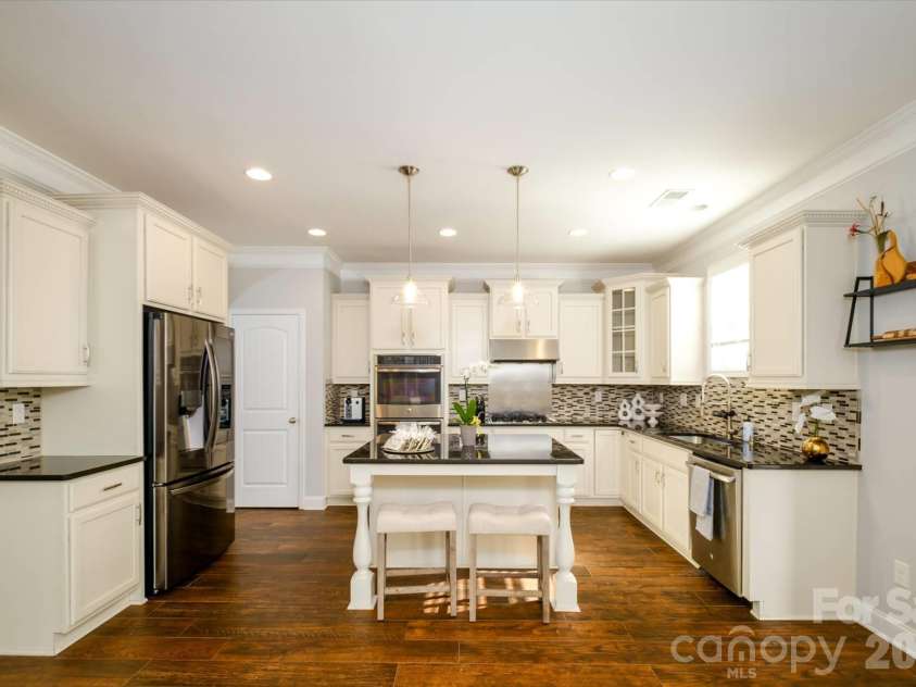 5401 Casper Drive, Charlotte, NC 28214.  MLS# CAR4380133, YatesRealty ID 33232. 