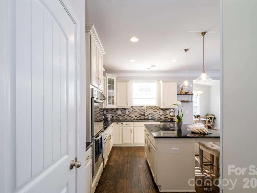 5401 Casper Drive, Charlotte, NC 28214.  MLS# CAR4380133, YatesRealty ID 33232. 