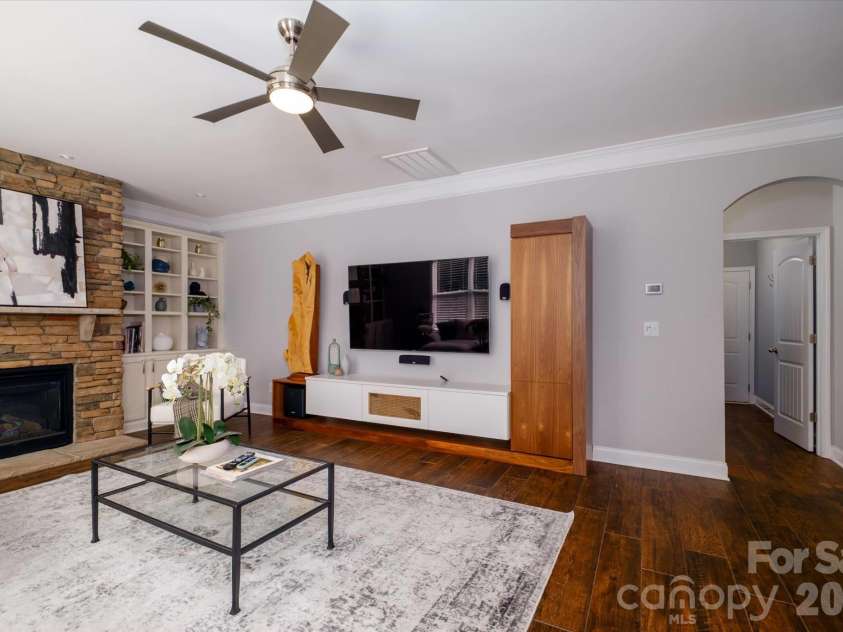 5401 Casper Drive, Charlotte, NC 28214.  MLS# CAR4380133, YatesRealty ID 33232. 