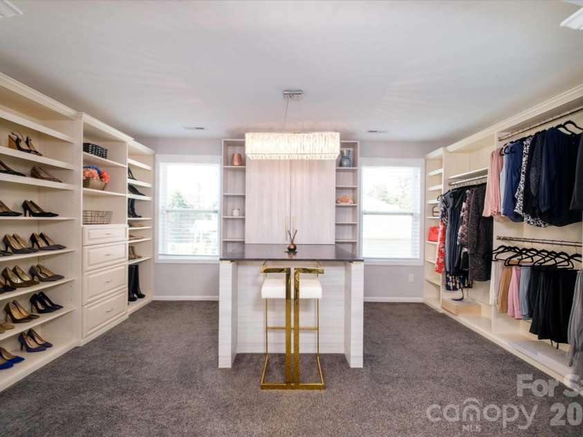 5401 Casper Drive, Charlotte, NC 28214.  MLS# CAR4380133, YatesRealty ID 33232. 