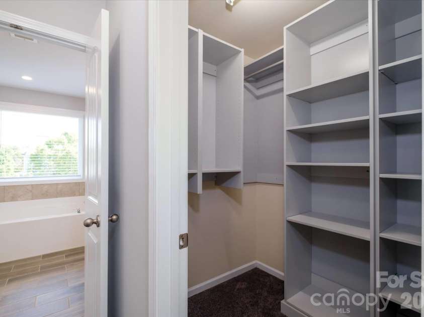 5401 Casper Drive, Charlotte, NC 28214.  MLS# CAR4380133, YatesRealty ID 33232. 