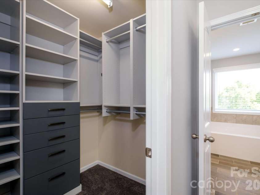 5401 Casper Drive, Charlotte, NC 28214.  MLS# CAR4380133, YatesRealty ID 33232. 