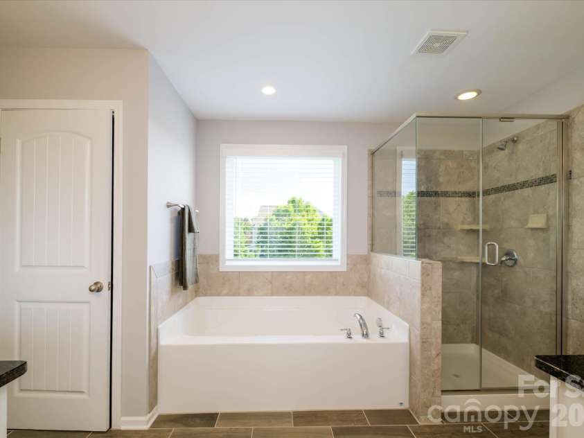 5401 Casper Drive, Charlotte, NC 28214.  MLS# CAR4380133, YatesRealty ID 33232. 