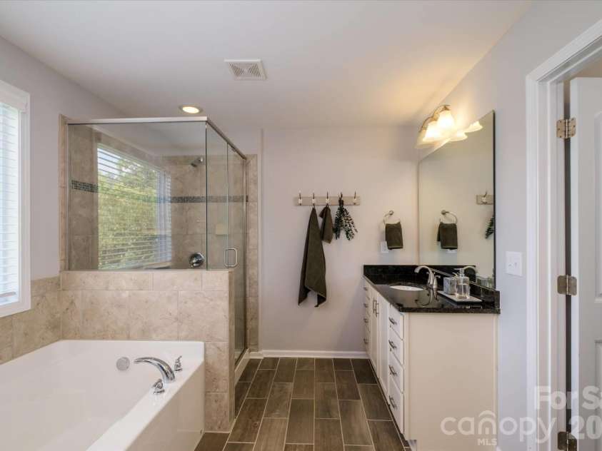 5401 Casper Drive, Charlotte, NC 28214.  MLS# CAR4380133, YatesRealty ID 33232. 