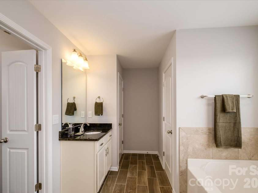 5401 Casper Drive, Charlotte, NC 28214.  MLS# CAR4380133, YatesRealty ID 33232. 