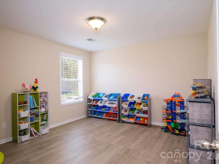 5401 Casper Drive, Charlotte, NC 28214.  MLS# CAR4380133, YatesRealty ID 33232. 