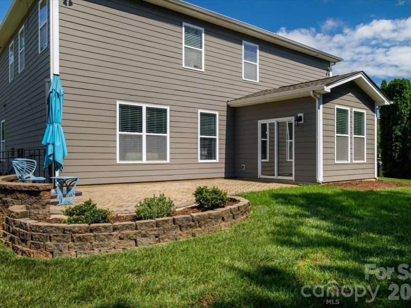 5401 Casper Drive, Charlotte, NC 28214.  MLS# CAR4380133, YatesRealty ID 33232. 