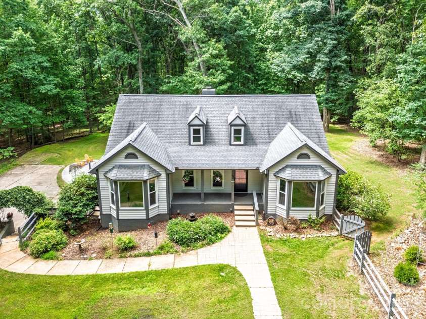 9131 Pine Hill Lane, Charlotte, NC 28215.  MLS# CAR4387977, YatesRealty ID 33233. 