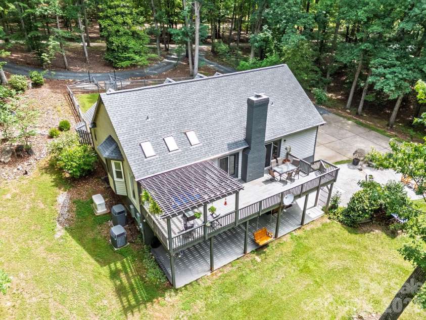 9131 Pine Hill Lane, Charlotte, NC 28215.  MLS# CAR4387977, YatesRealty ID 33233. 