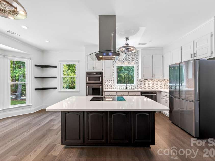 9131 Pine Hill Lane, Charlotte, NC 28215.  MLS# CAR4387977, YatesRealty ID 33233. 