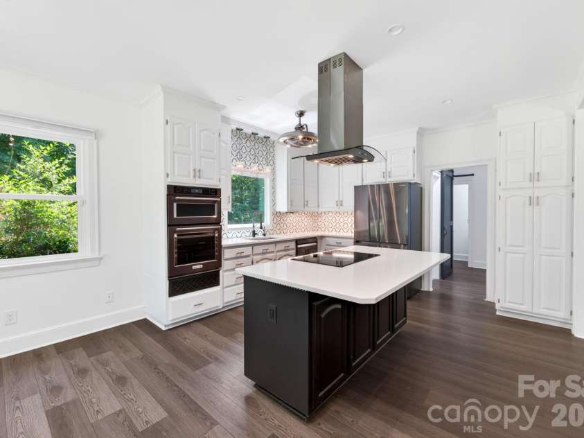 9131 Pine Hill Lane, Charlotte, NC 28215.  MLS# CAR4387977, YatesRealty ID 33233. 