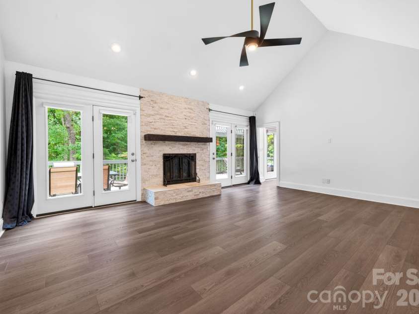9131 Pine Hill Lane, Charlotte, NC 28215.  MLS# CAR4387977, YatesRealty ID 33233. 