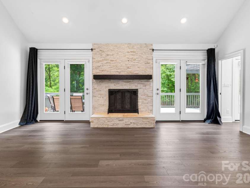 9131 Pine Hill Lane, Charlotte, NC 28215.  MLS# CAR4387977, YatesRealty ID 33233. 