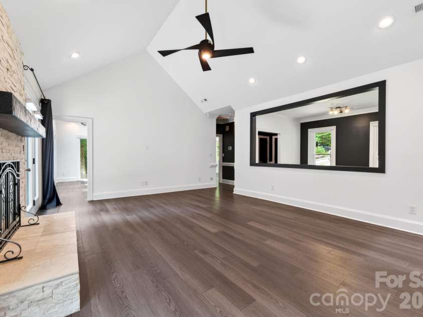 9131 Pine Hill Lane, Charlotte, NC 28215.  MLS# CAR4387977, YatesRealty ID 33233. 